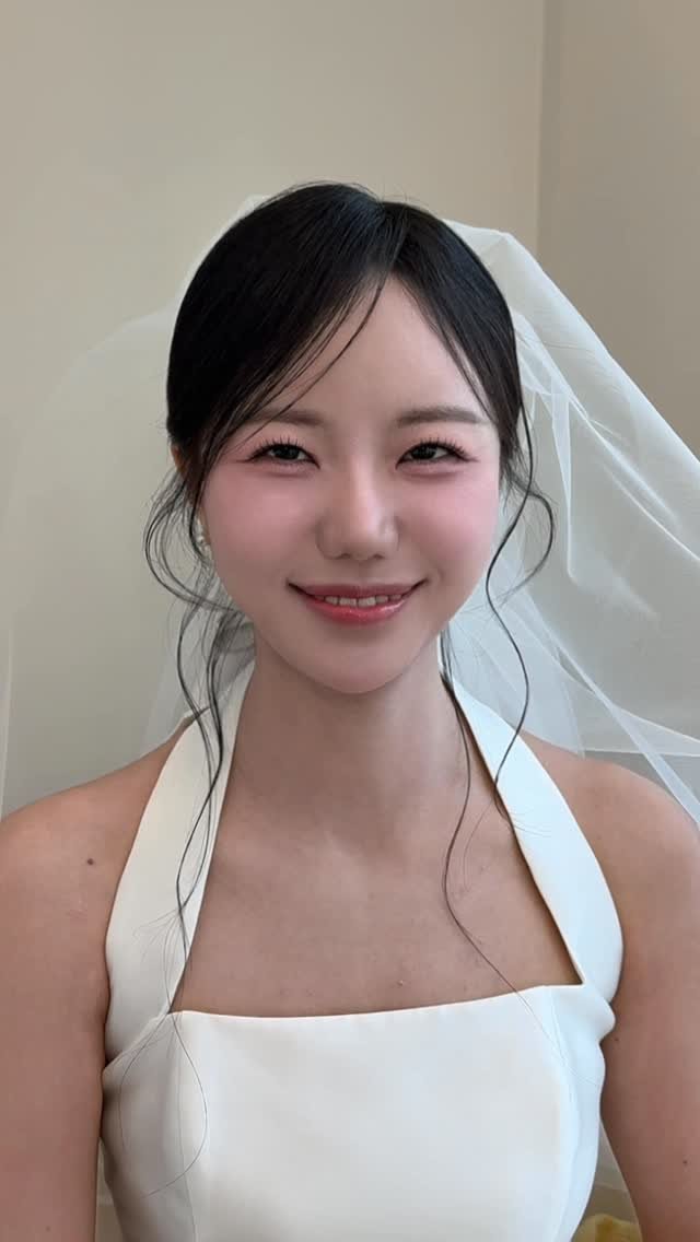 jeonsra0322 게시물 이미지: #웨딩헤어 
웨딩데이에도 트렌디하게😍
#내신부님 ❤️
다시한번더축하드리고
#행복하세요