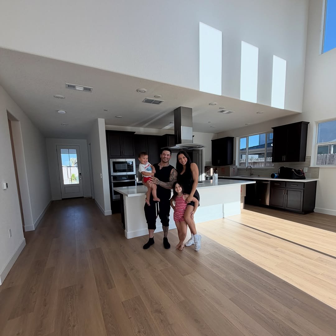 jeremy_buendia 게시물 이미지: We did it! Officially homeowners in this crazy...