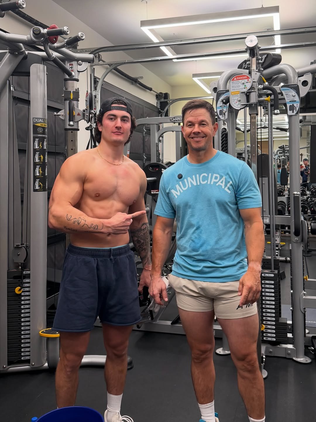 jessejameswest 게시물 이미지: My new best friend @markwahlberg