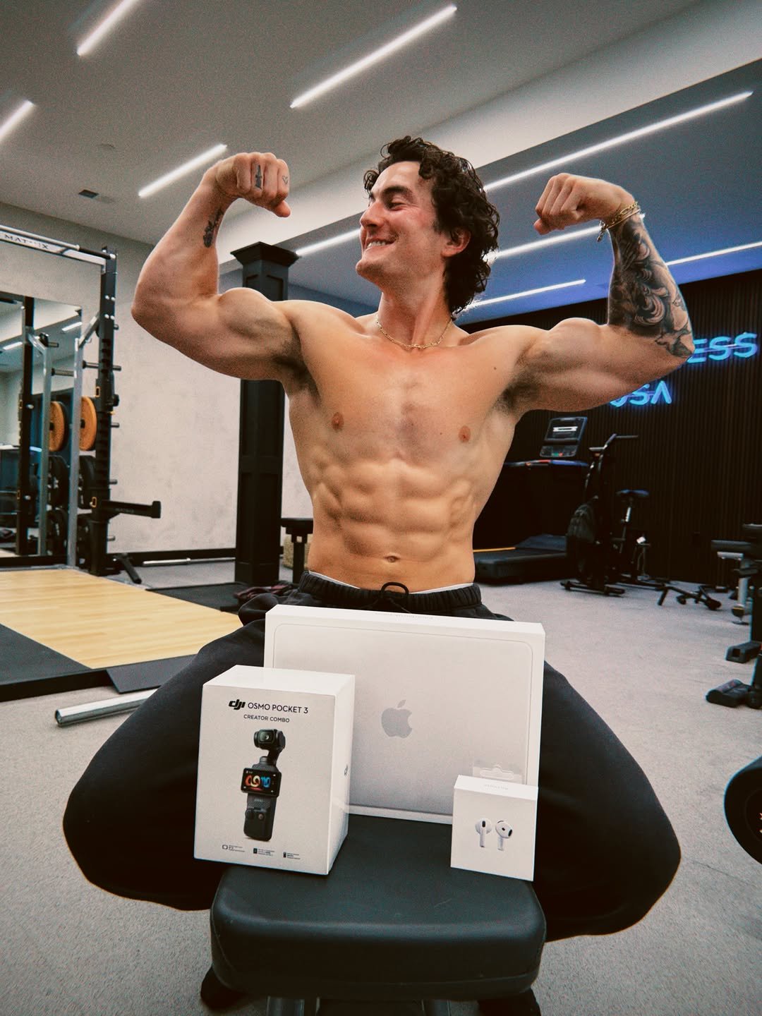 jessejameswest 게시물 이미지: 30 Day Fat Loss Transformation Competition is...