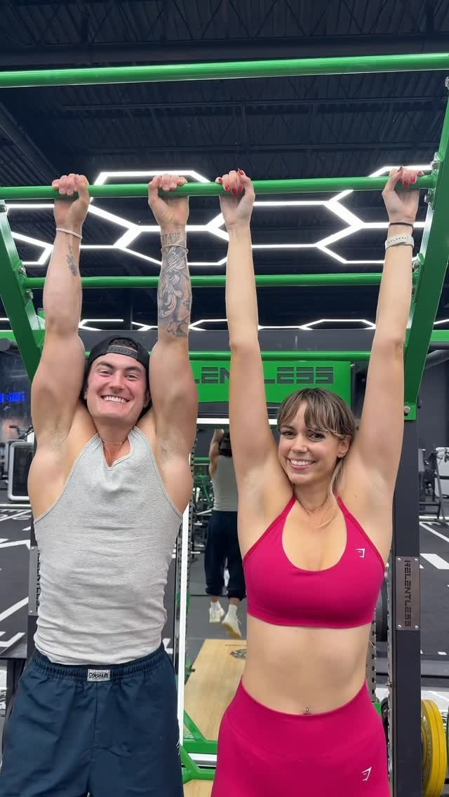 jessejameswest 게시물 이미지: Just hanging with @natasha.burnz 

#gym...