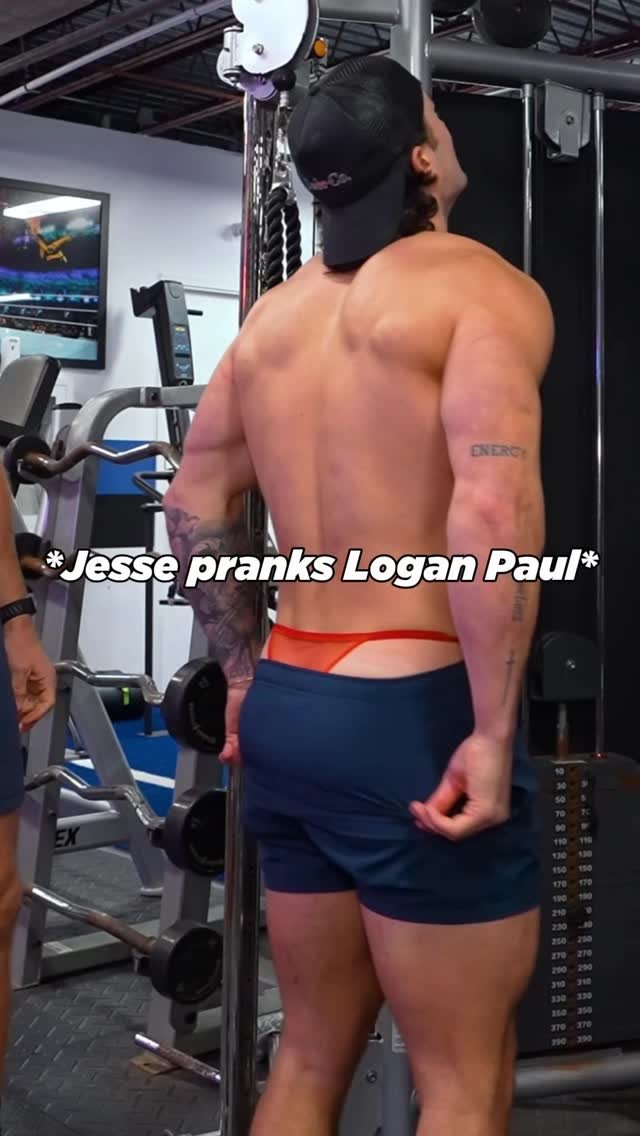 jessejameswest 게시물 이미지: Pranking Logan

Full vid on my YT