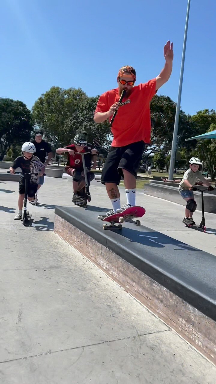 jessenoonan 게시물 이미지: The Pizzey snake charmer