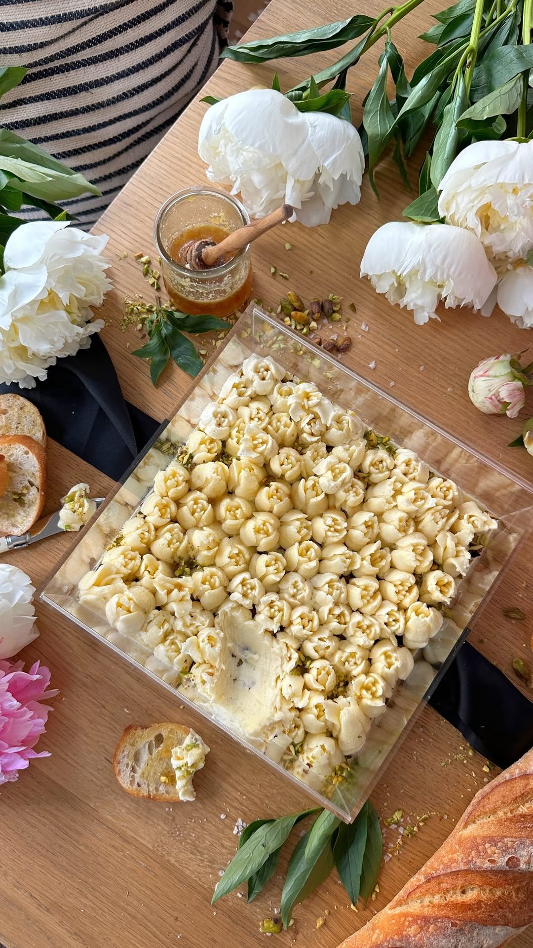 jessiejanedaye 게시물 이미지: Whipped Brie + Honey ☺️ because who doesn’t...