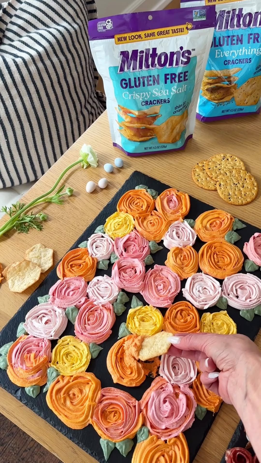 jessiejanedaye 게시물 이미지: Spring Floral Charcuterie Art 🌼 with...