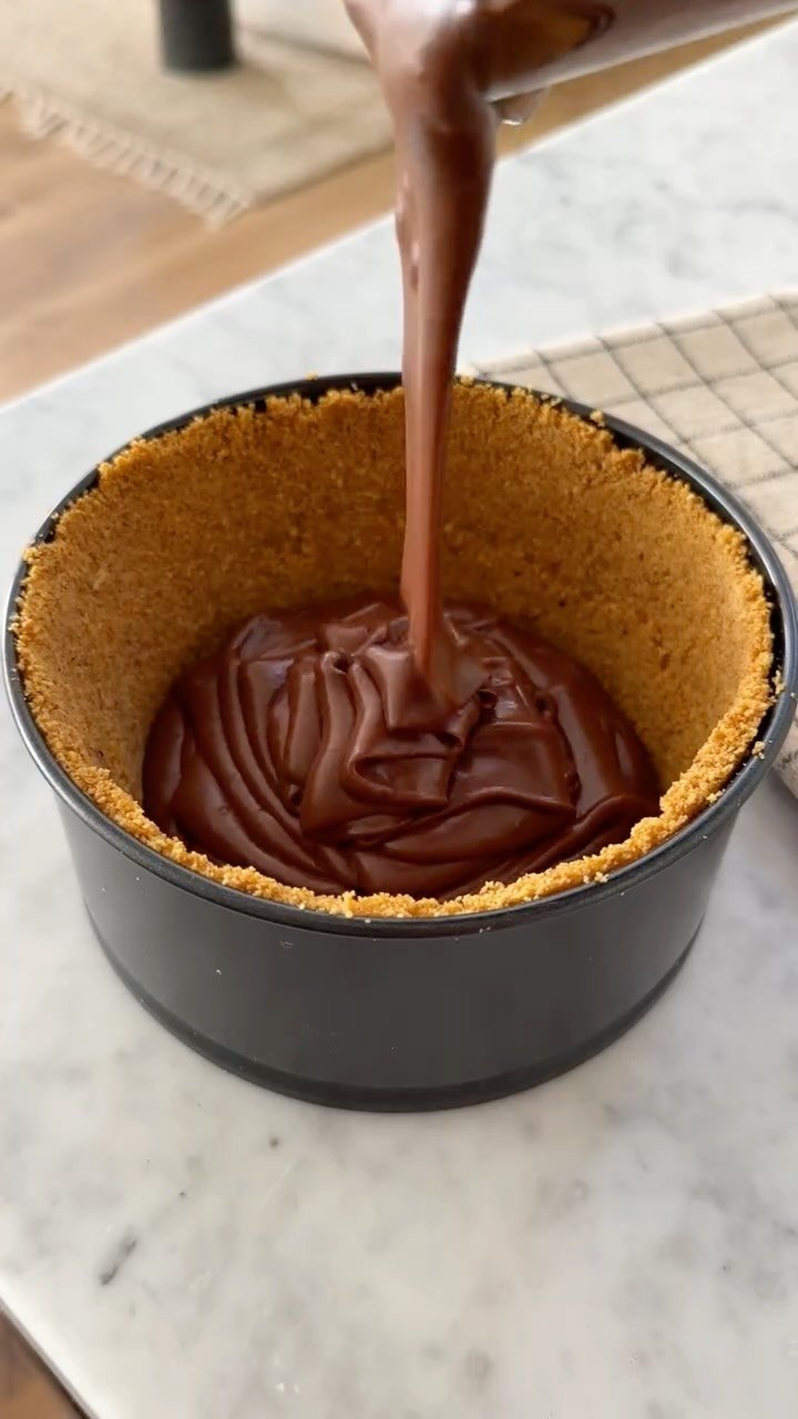 jessiejanedaye 게시물 이미지: Upside down S’mores Pie 🥧 because why not ☺️...