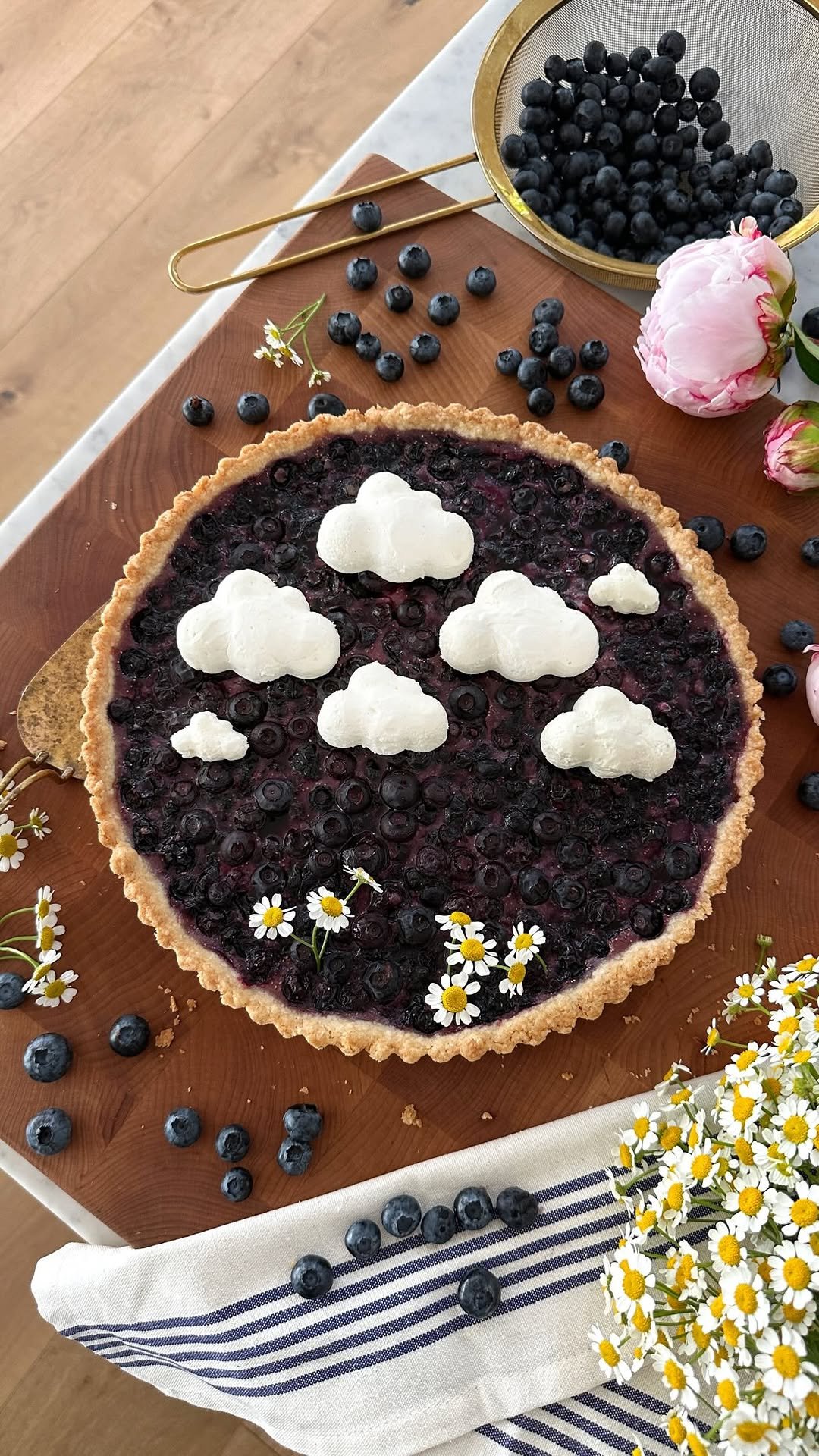 jessiejanedaye 게시물 이미지: A little slice of summer, with blueberry skies...