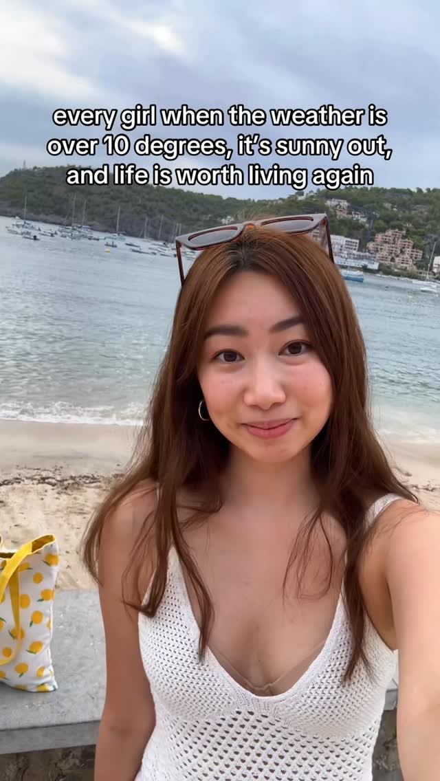 jessmiao_ 게시물 이미지: THE SEASONAL DEPRESSION IS LIFTING THE AIR...