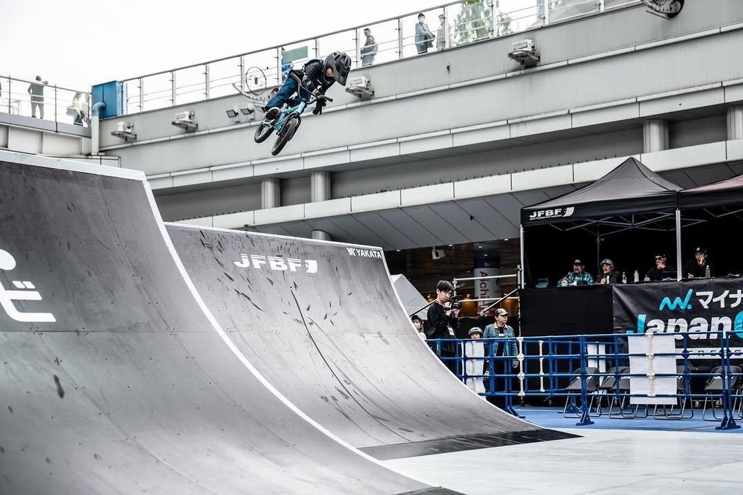 Photo shared by JFBF_official on April 28, 2026 tagging @81bmx, and @hayato_aoi_bmx. May be an image of text that says '산 KYAKATA AKATA JFBE JFBF w. Mマイプ マイプ പായ'.