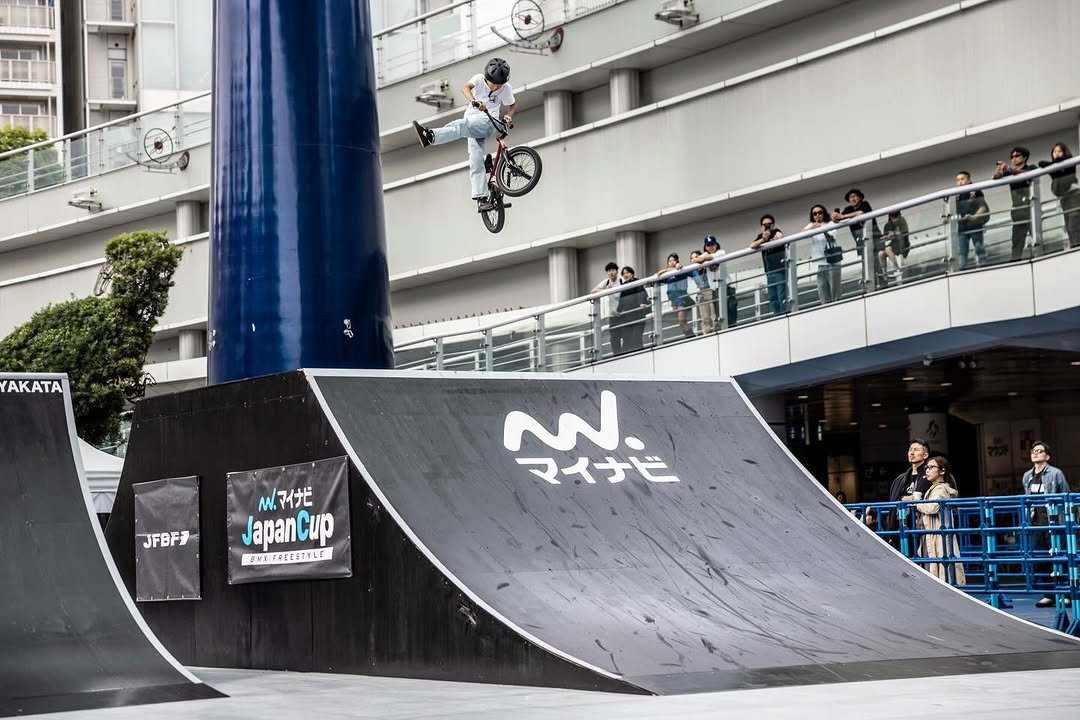Photo shared by JFBF_official on April 28, 2026 tagging @81bmx, and @shiki_naru.bmx. May be an image of text that says 'AKATA JFBF7 N.マイだ N. マ代 JapanCup cиp BMIFRLESTYLE MW. マスナビ'.