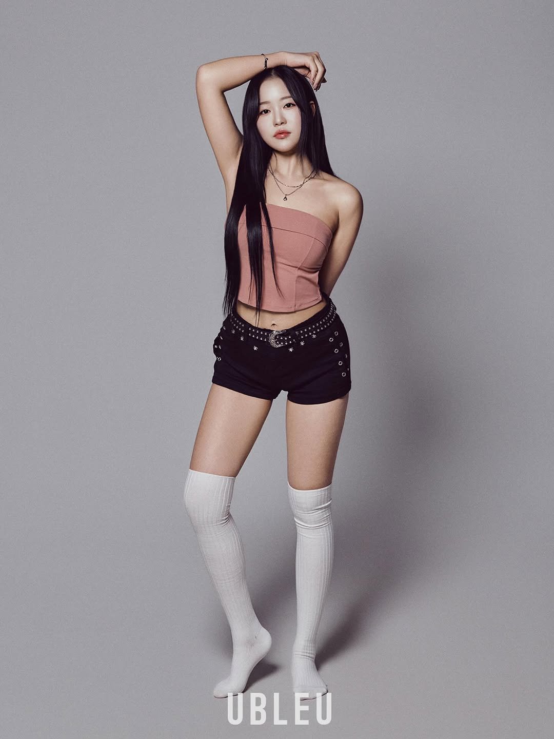jh._e_ 게시물 이미지: 🤍🩷🖤

📸 : @u.bleu.studio
👱🏻‍♀️ :...