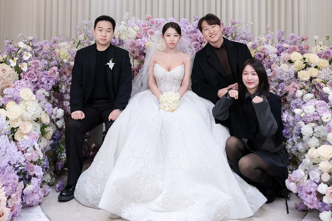 Photo shared by 박현서 on January 13, 2026 tagging @jhjh_0405, @kj_93, and @jaeyori_93. May be an image of bouquet.