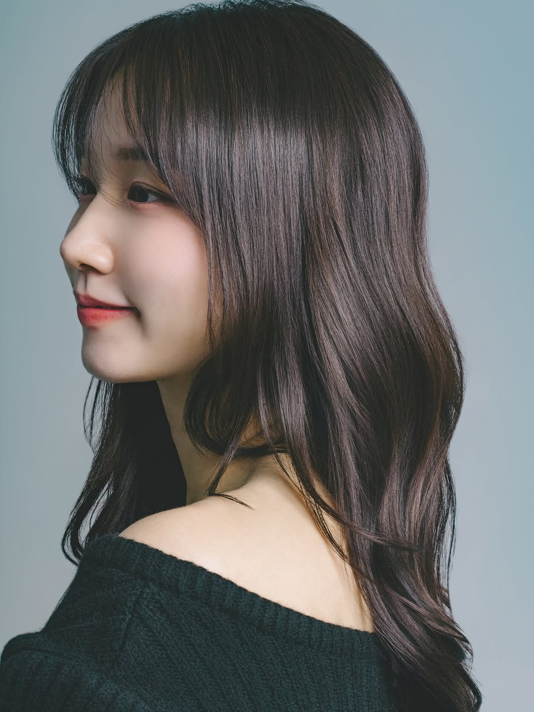 Photo by 강제희 on March 16, 2026. May be an image of one or more people, braids, makeup and text.