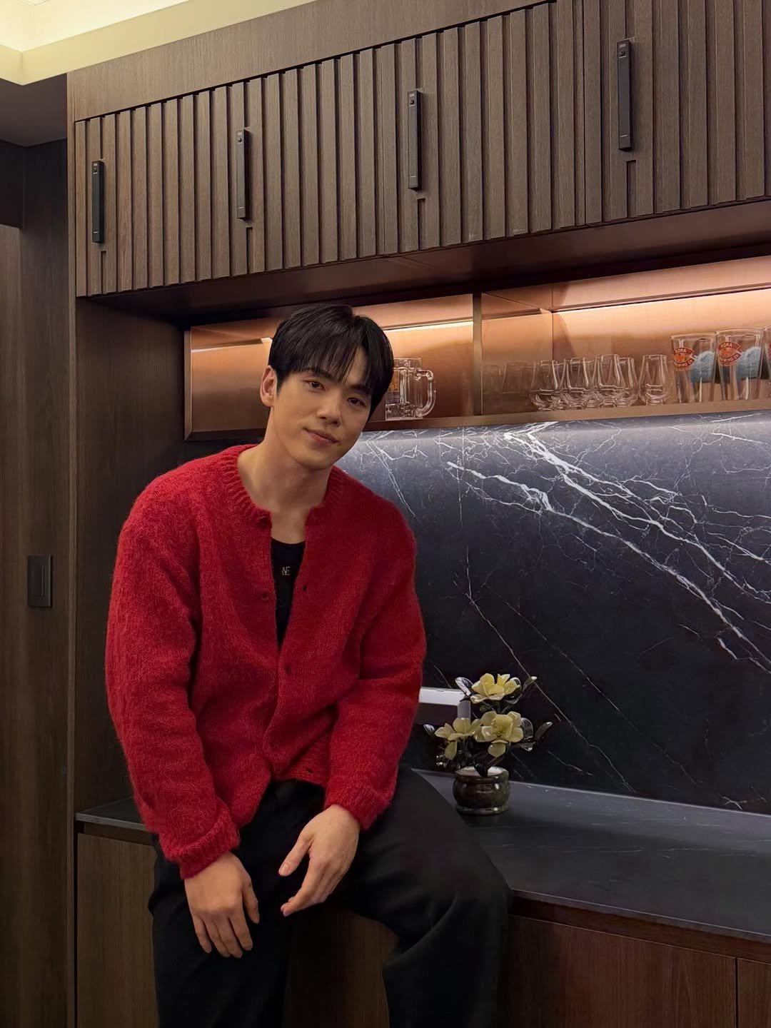 Photo by 김정현 on March 11, 2026. May be an image of one or more people, duffle coat, sweatpants and text.