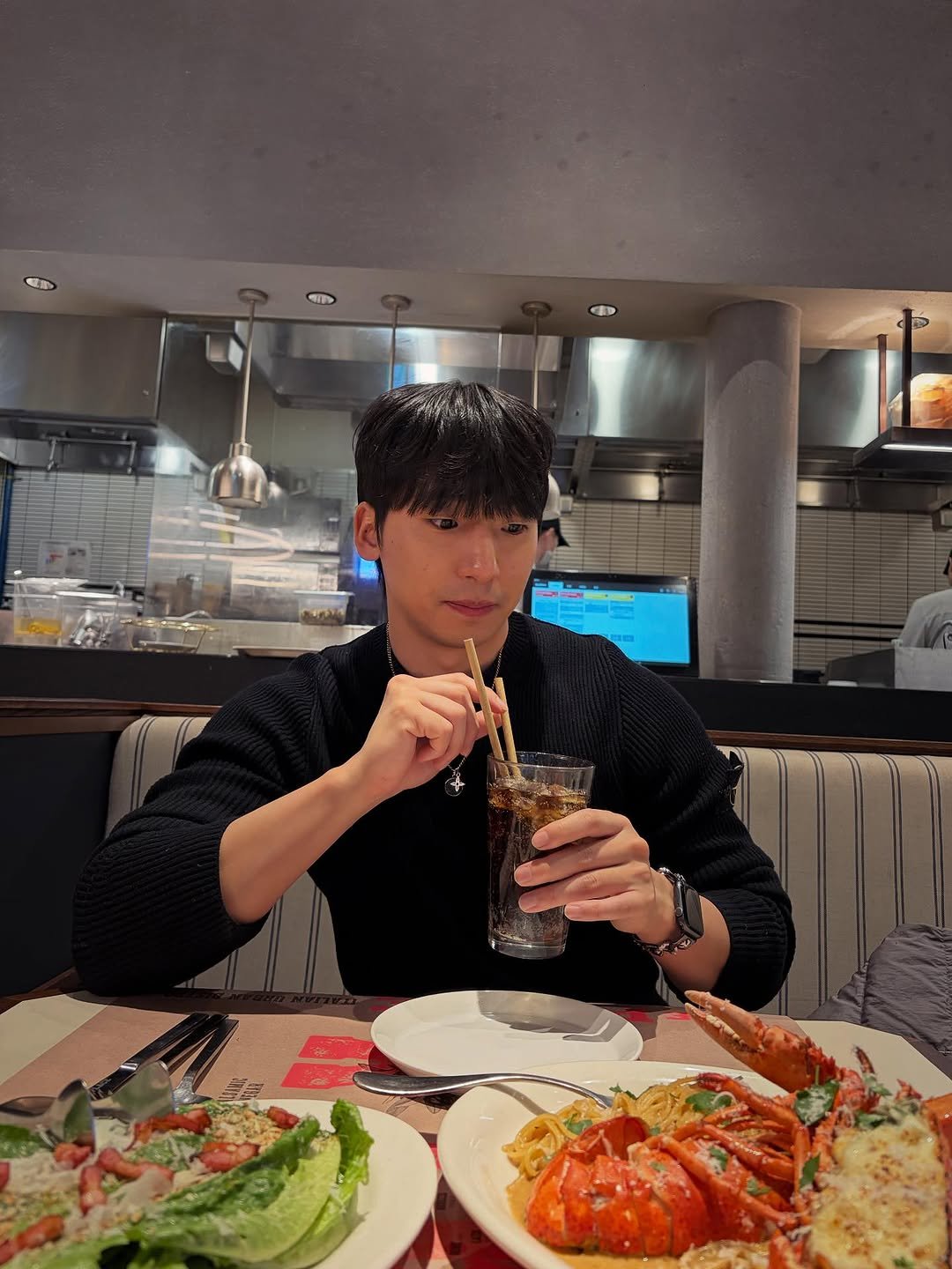 jho___on 게시물 이미지: 과연 그는 집게발을 먹었을까?
.
먹어도 먹어도 운동을 안하면 안찌는
멸치 태생은...