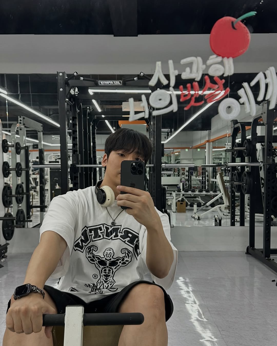 jho___on 게시물 이미지: 딱히 좋은일 하나 없는 그냥 그런 하루지만
괜히 기분 좋음 아무 이유...
