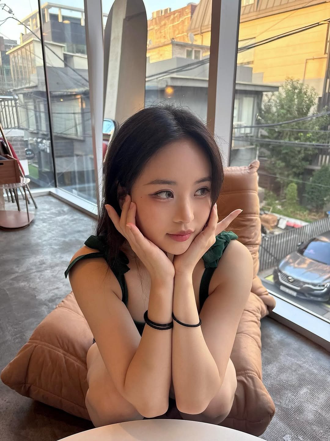 Photo by 김지원 on July 25, 2025. May be an image of one or more people, hair, cornflower and text.