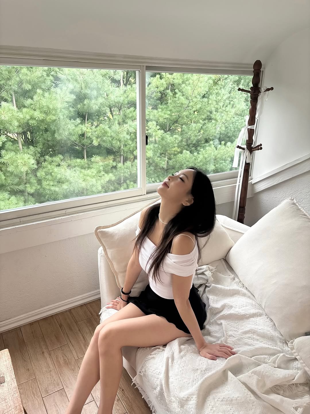 Photo by 김지원 on September 06, 2025. May be an image of 1 person, sleepwear, bed, chaise lounge, bedroom and text.