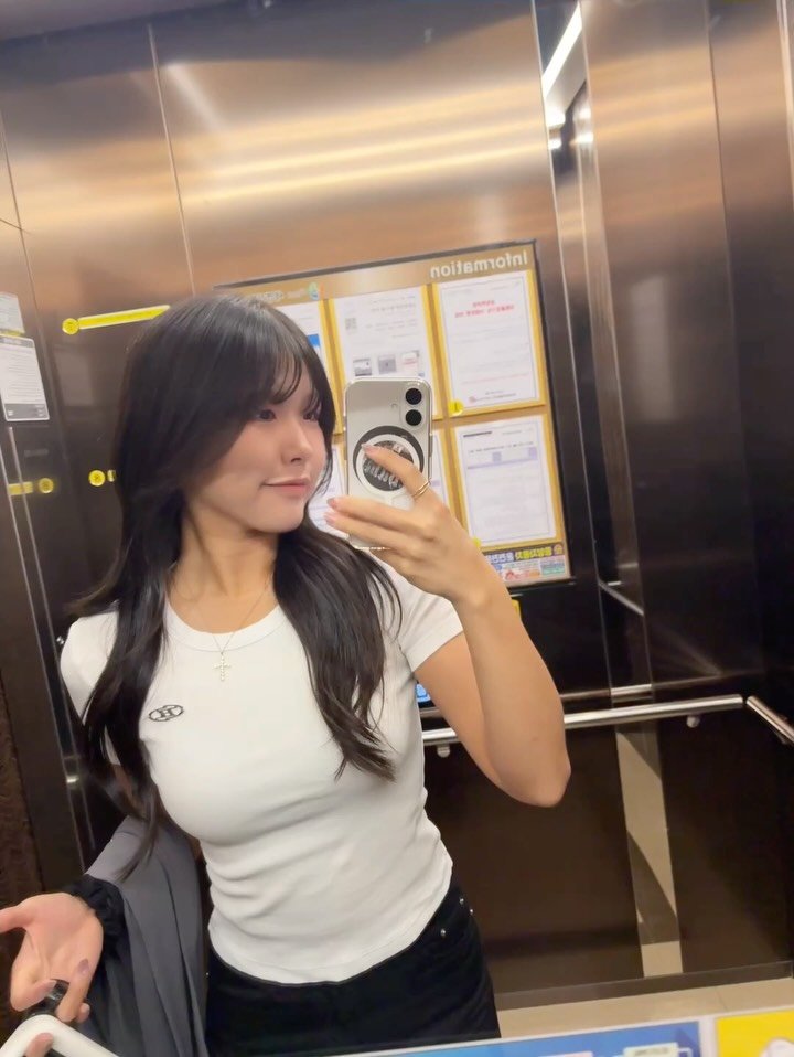 ji__uuuu_fit 게시물 이미지: 무채색 잉간,,🫥,, 연휴끝 ㅜㅅㅜ
