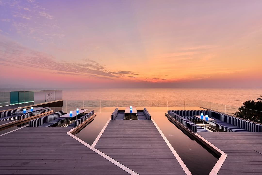 Photo shared by 지블링 | 여행 크리에이터 on August 25, 2025 tagging @11street.official. May be an image of twilight, horizon and text.