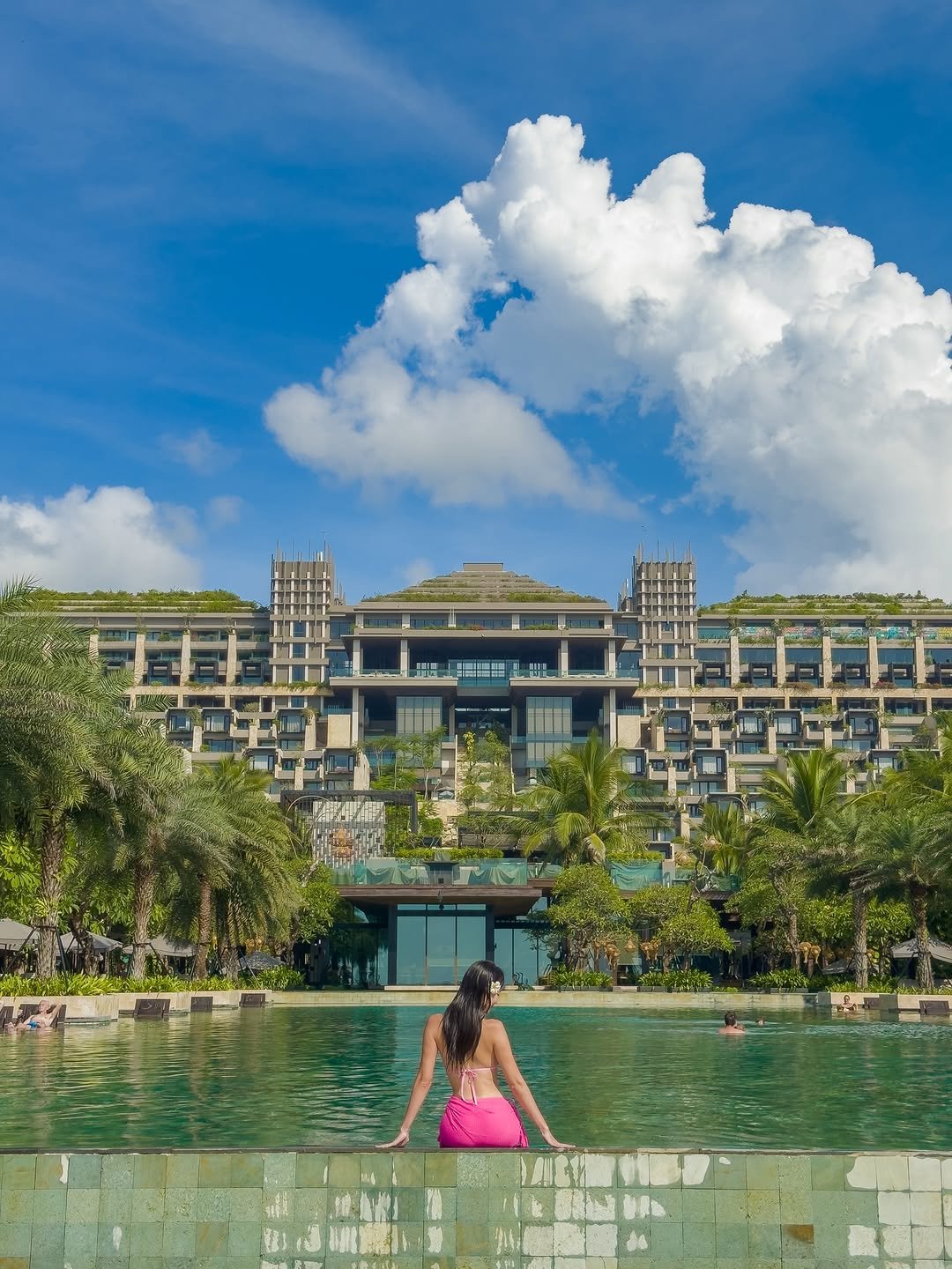 Photo by 지블링 | 여행 크리에이터 on January 19, 2026. May be an image of swimming, pool, outdoors and text.