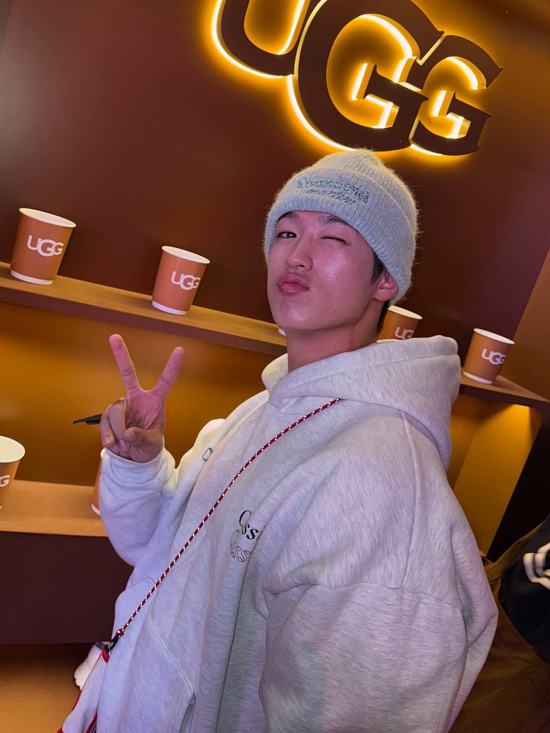 Photo shared by 지상근 / JIDAOL(지다올) on October 30, 2025 tagging @sacaiofficial, and @ugg_korea. May be an image of goosedown coat, duffle coat, parka, bath robe and text that says 'UCG UCC La UC Cssi LES'.