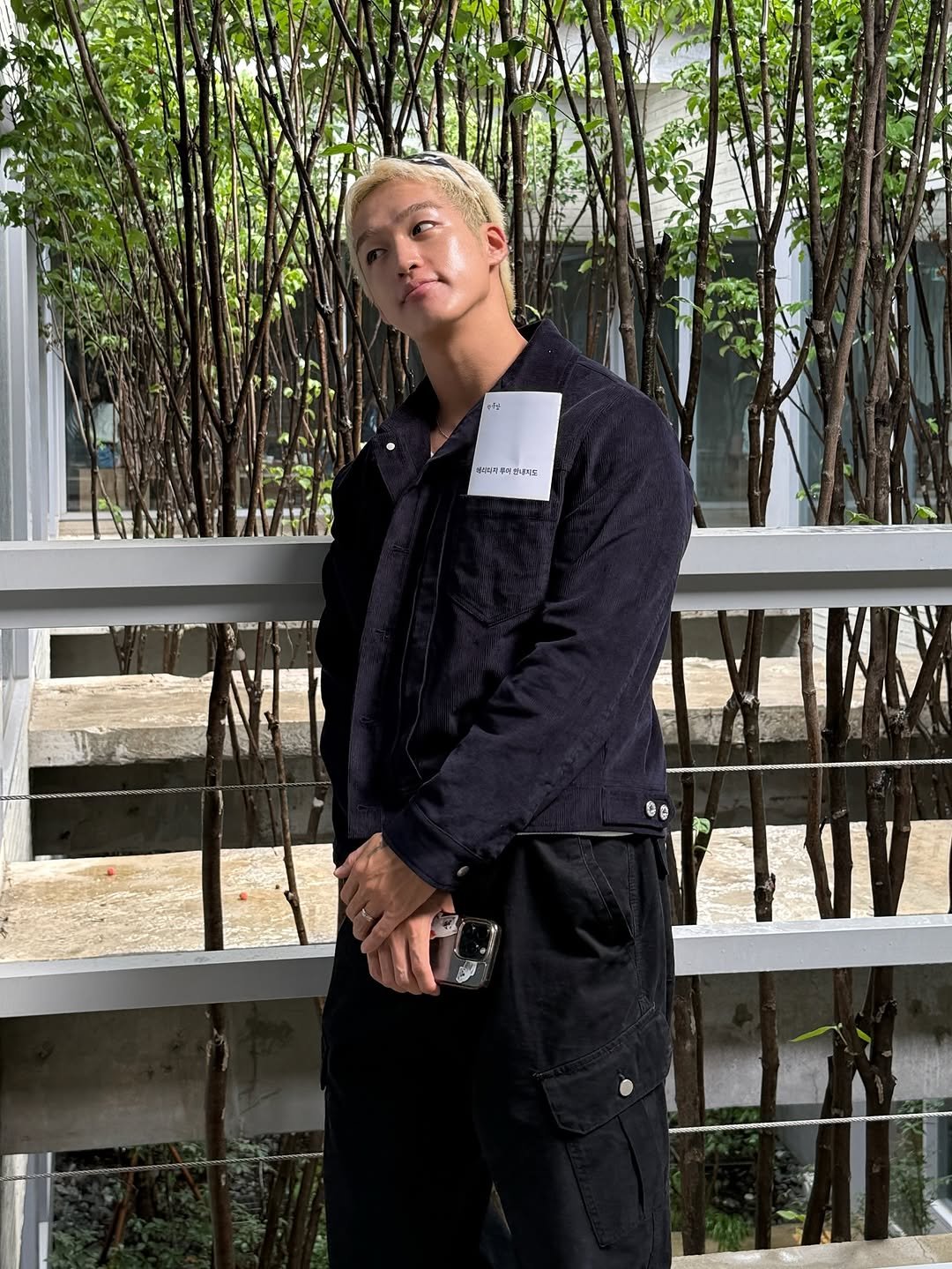 Photo by 지상근 / JIDAOL(지다올) on September 19, 2025. May be an image of 1 person, wingtip shoes and text.