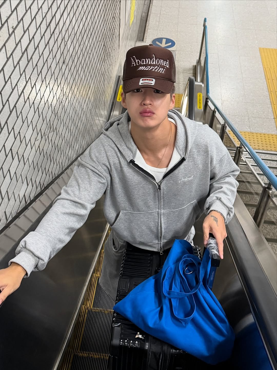 Photo shared by 지상근 / JIDAOL(지다올) on September 20, 2025 tagging @abandoned_martini. May be an image of 1 person, turnstile, hat, sweatpants and text.