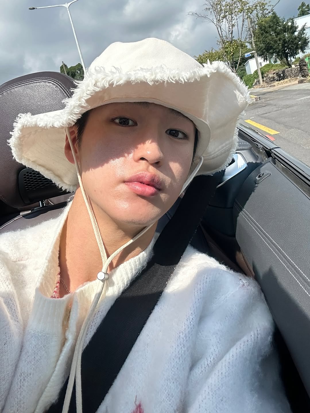 Photo by 지상근 / JIDAOL(지다올) on November 09, 2025. May be an image of hat and text.