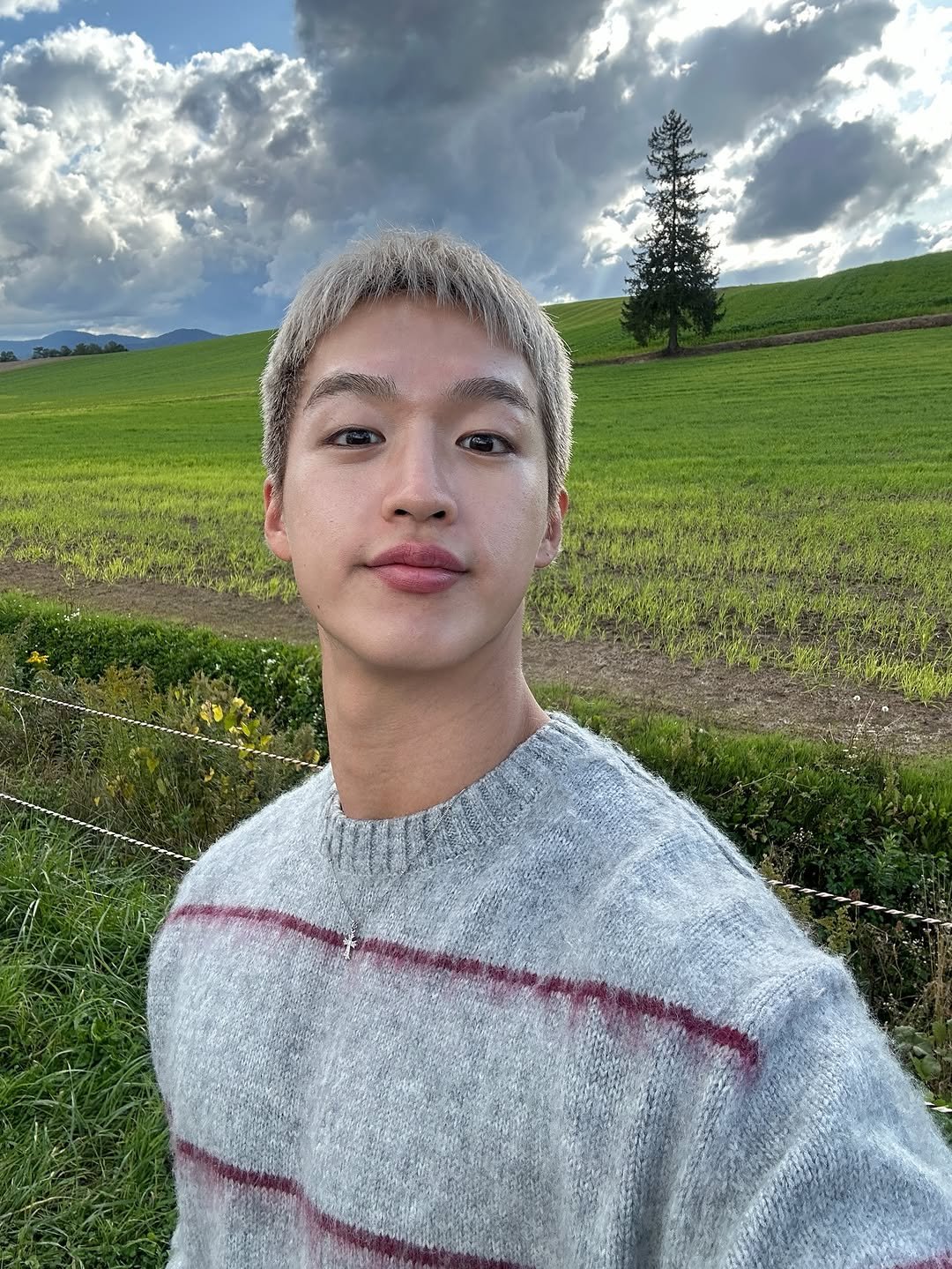 Photo shared by 지상근 / JIDAOL(지다올) on September 23, 2025 tagging @dicarat01. May be a selfie of 1 person, grass and text.