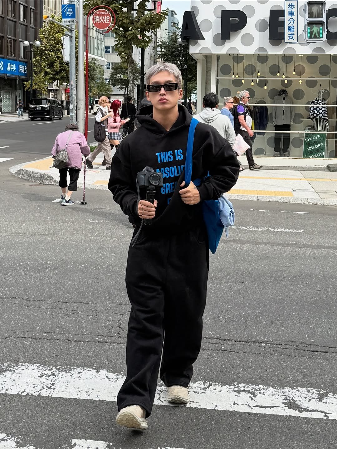 Photo by 지상근 / JIDAOL(지다올) on September 22, 2025. May be an image of 5 people, people standing, parka, street and text.