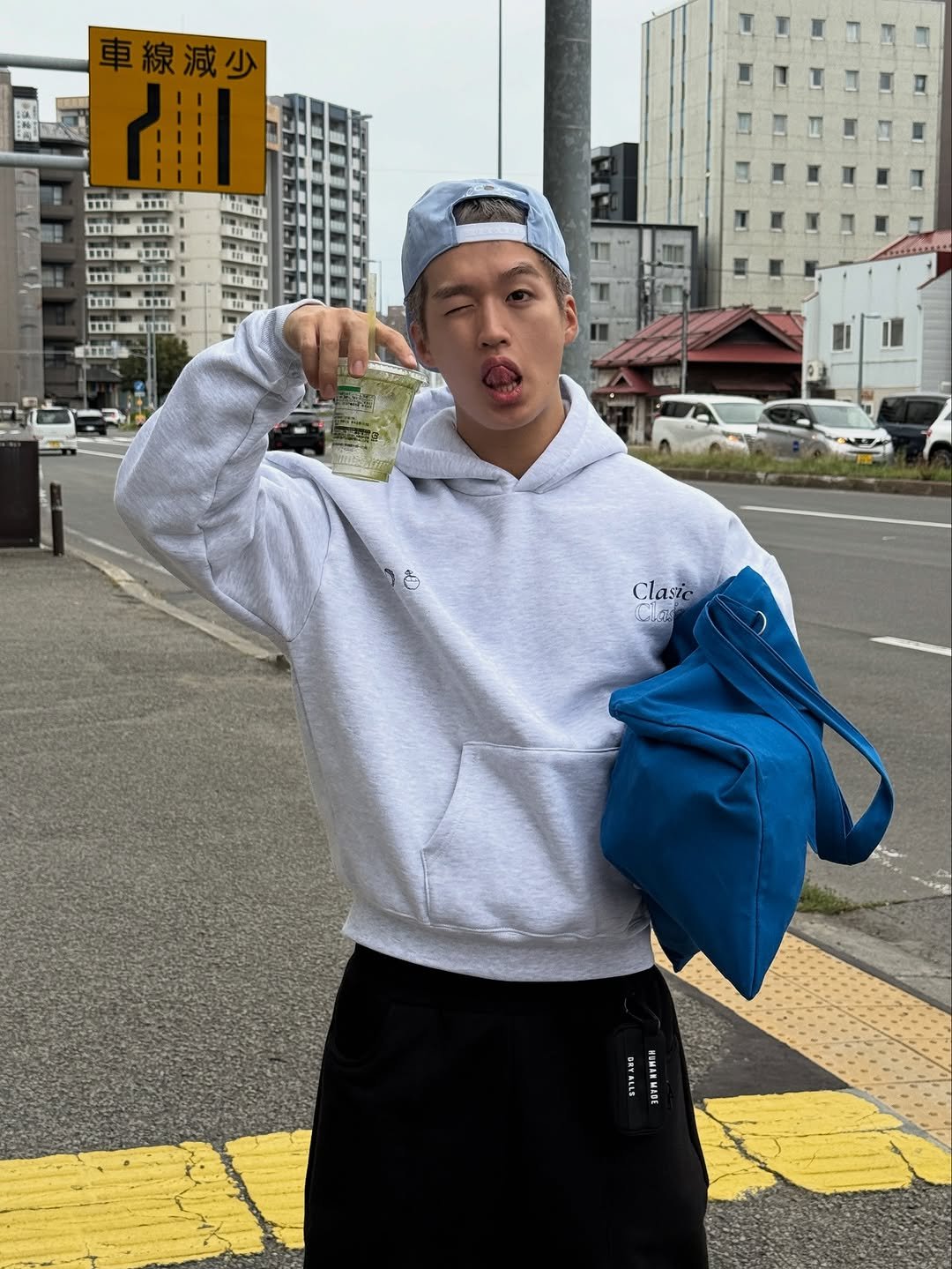 Photo by 지상근 / JIDAOL(지다올) on September 26, 2025. May be an image of 1 person, sweatshirt, parka, sweatpants, street and text.