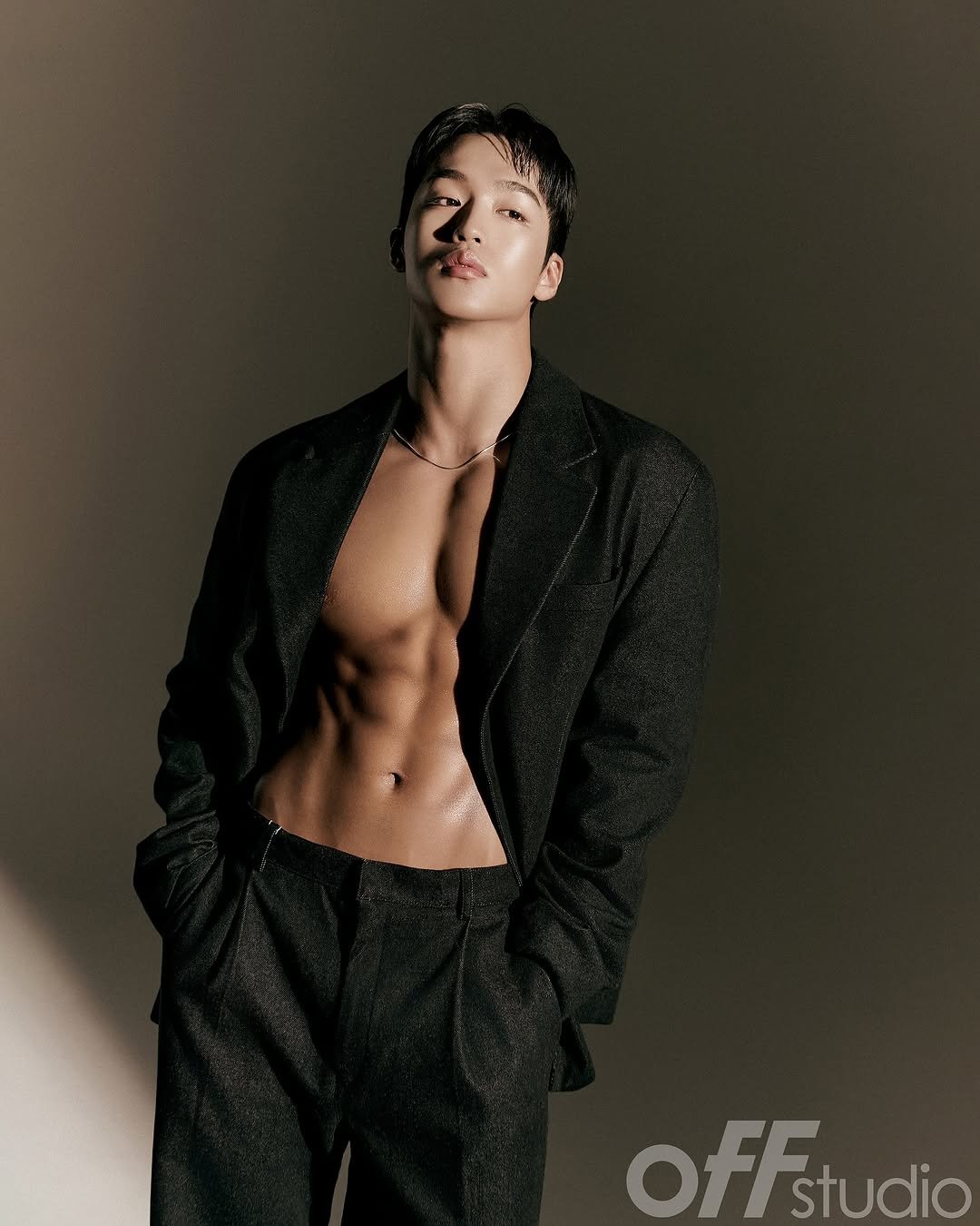 Photo shared by 지상근 / JIDAOL(지다올) on September 13, 2025 tagging @bongyujung, and @off__studio. May be an image of 1 person, bolo tie and text that says 'OfF studio'.