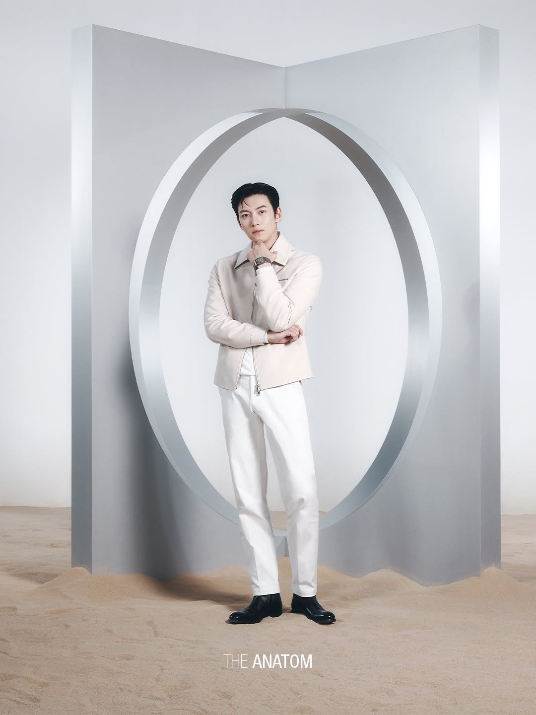 jichangwook 게시물 이미지: 존재감은 설명하지 않아도 느껴집니다. ​
지창욱 Rado Anatom...
