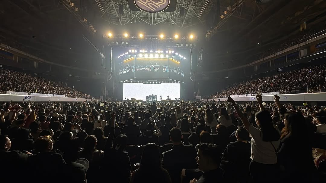 Photo by 지창욱 on October 21, 2025. May be an image of crowd, concert and text.