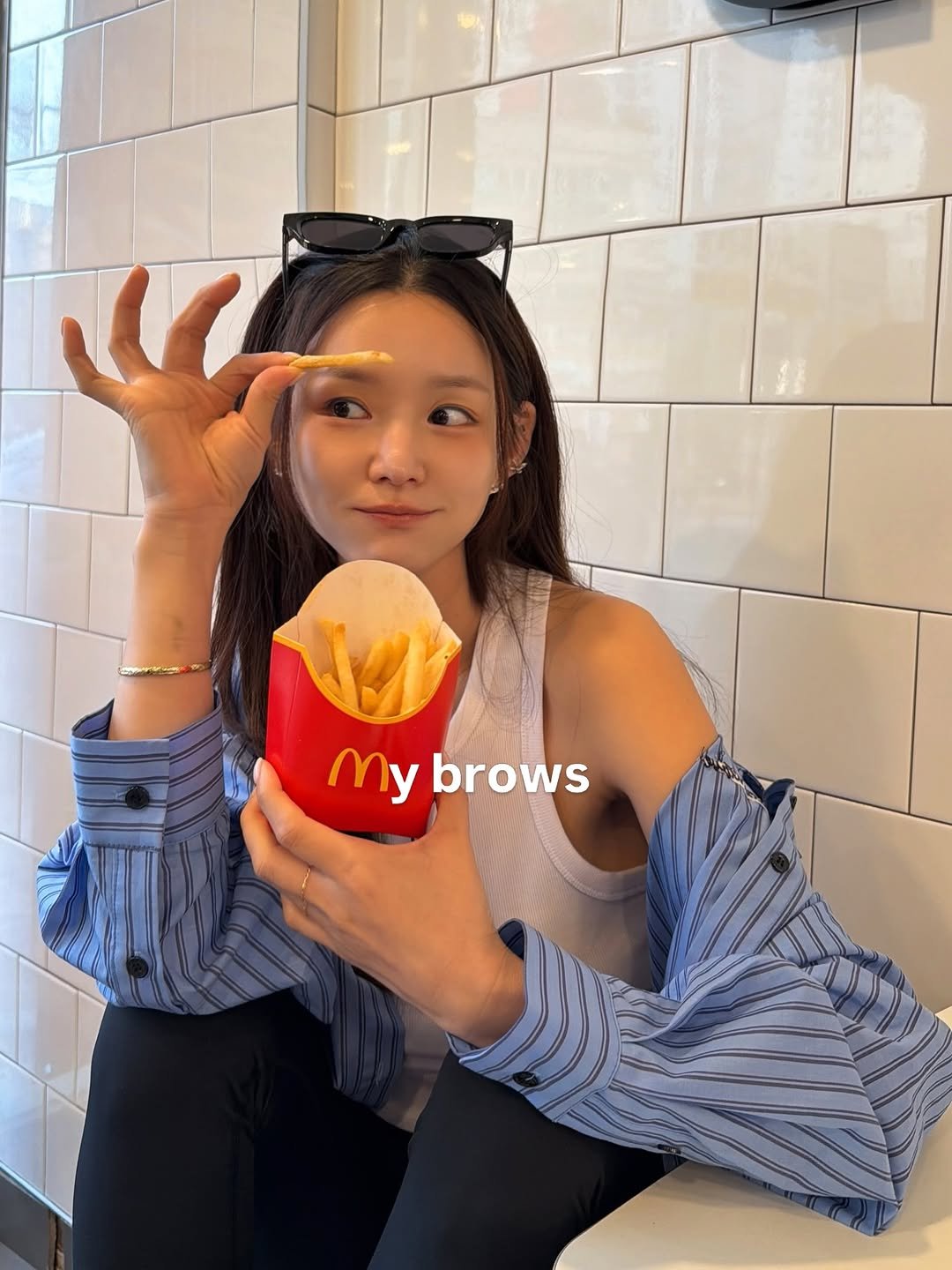Photo by 지뚜니 on March 28, 2026. May be an image of french fries and text that says 'My Mybrows y brows'.