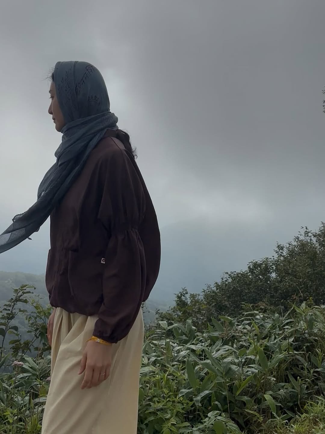Photo shared by 스와스티야요가 | 아쉬탕가, 하타 on August 08, 2025 tagging @budhi_mudra. May be an image of 1 person, headscarf, scarf, cloak, sarong, outdoors and text.