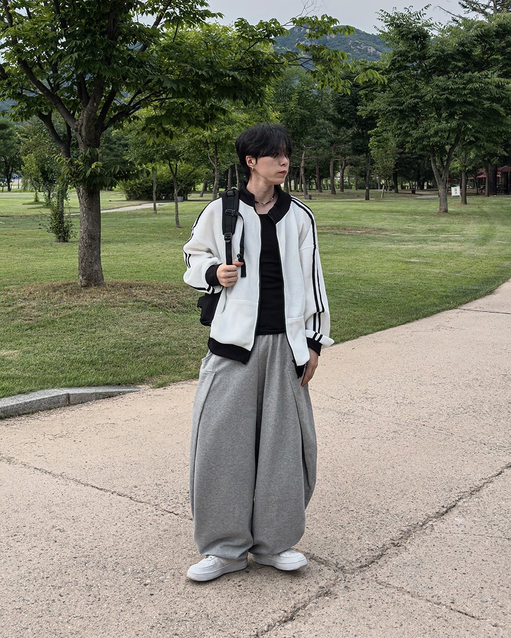 Photo by 지금JIIGEUM🌿 on August 11, 2025. May be an image of 1 person, cloak, kilt and text.