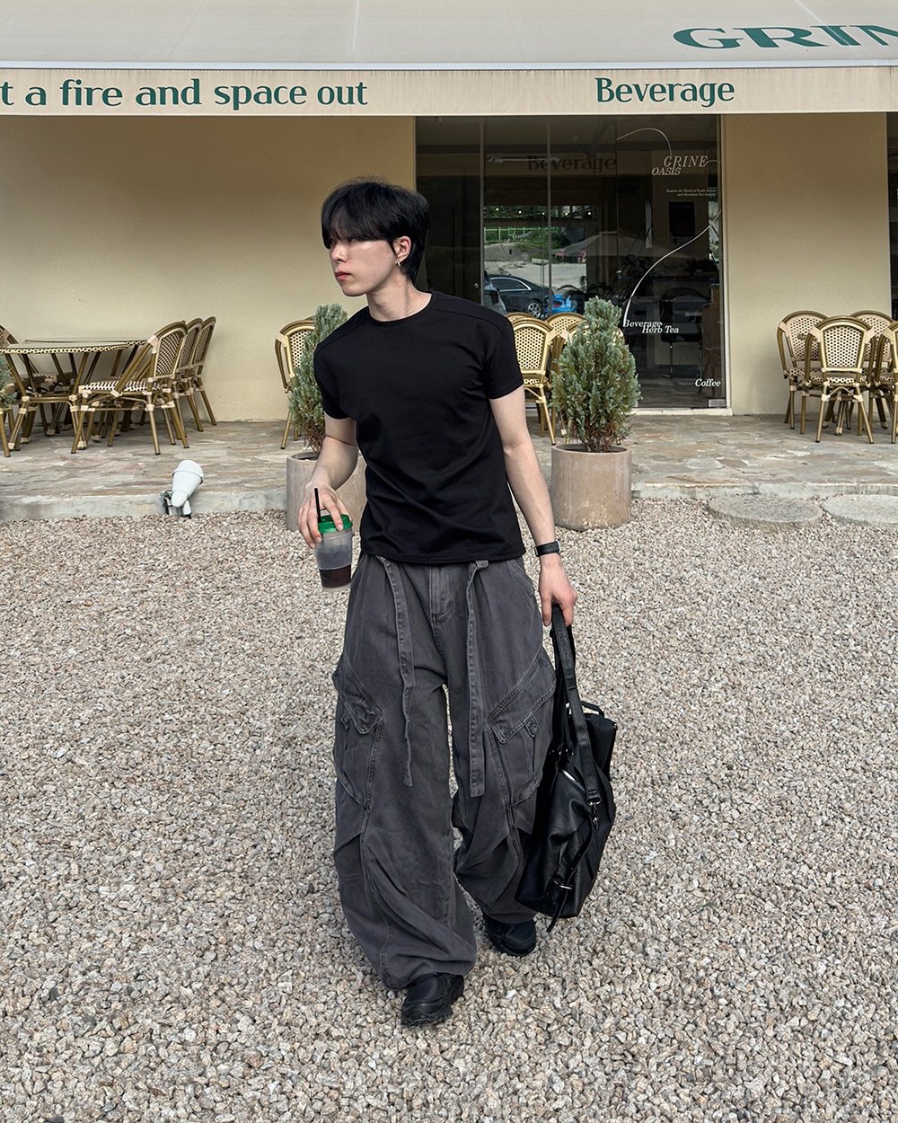 Photo by 지금JIIGEUM🌿 on August 04, 2025. May be an image of 1 person, kilt, sarong, sweatpants, sling and text.