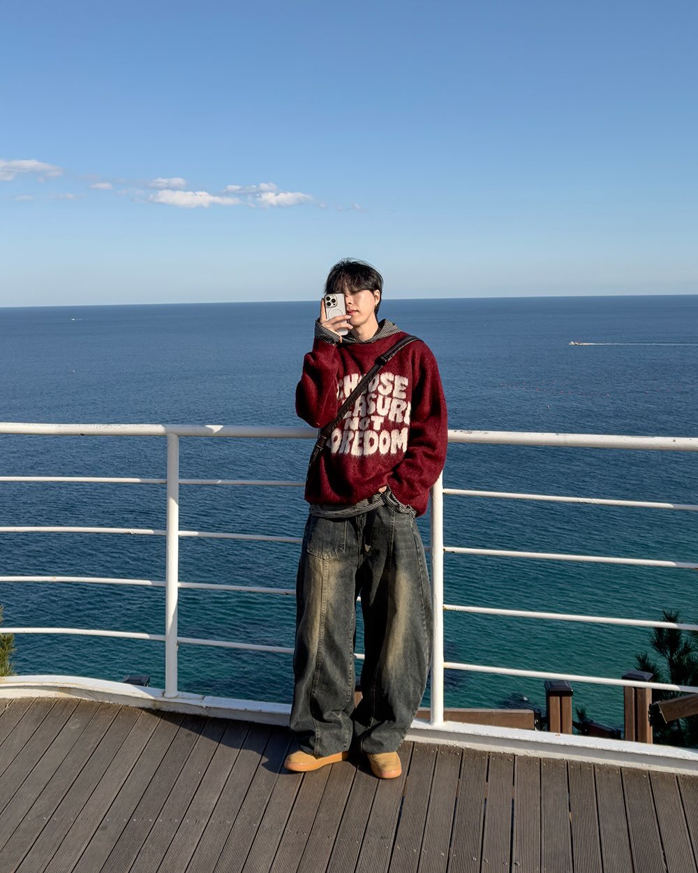 Photo by 지금JIIGEUM❄️ on December 15, 2025. May be an image of ocean and text that says 'ហែនី E SURI OREDOM'.