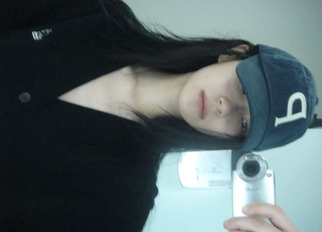 Photo by 백지헌 on February 11, 2026. May be a selfie of one or more people, phone, hat, mirror and text.