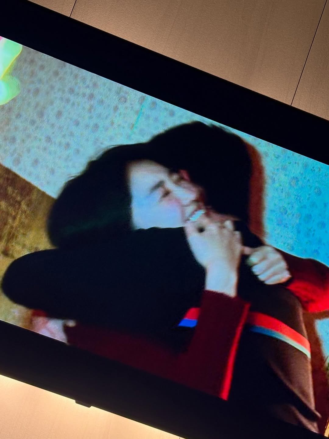 Photo by 백지헌 on January 28, 2026. May be an image of screen, cigarette and text.