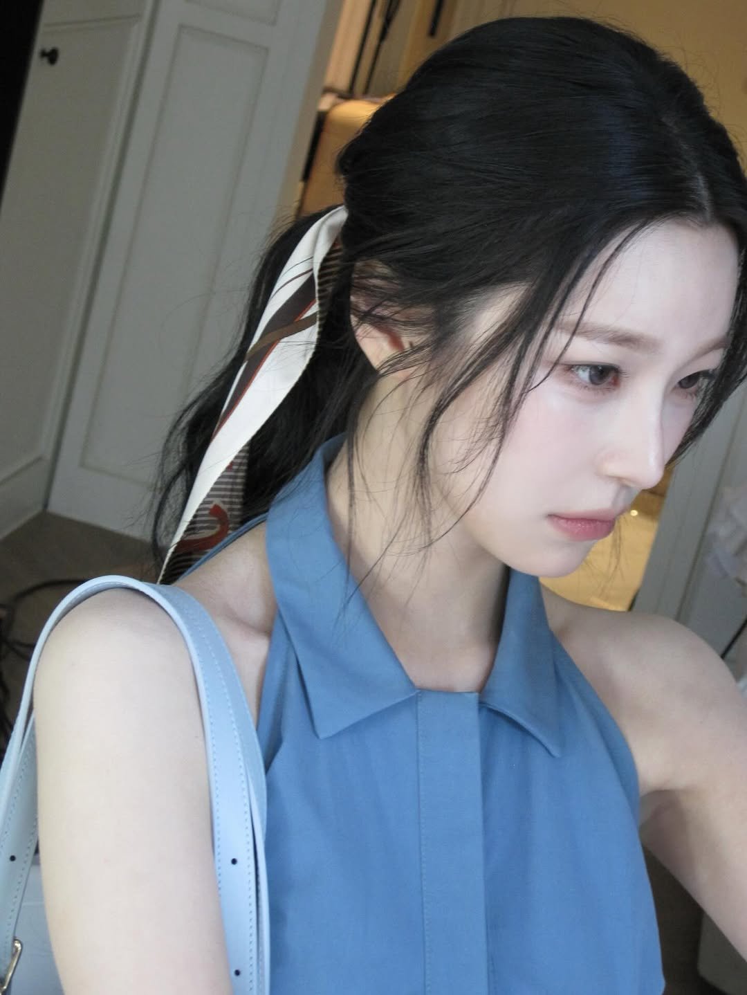 Photo by 백지헌 on April 08, 2026. May be an image of one or more people, braids, top and text.