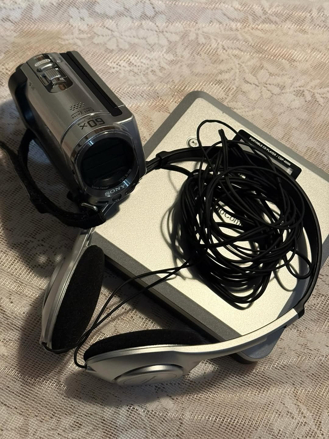 Photo by 백지헌 on December 31, 2025. May be an image of camera, portable cassette player, camcorder, microphone and text.