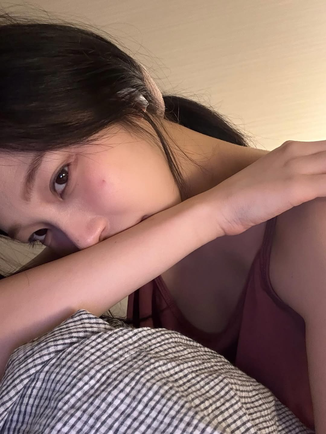 Photo by 백지헌 on September 29, 2025. May be an image of one or more people, hair and text.