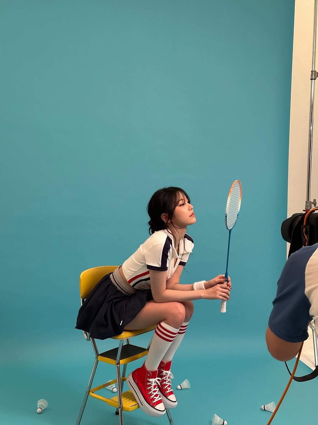 Photo by 백지헌 on November 16, 2025. May be an image of miniskirt and text.