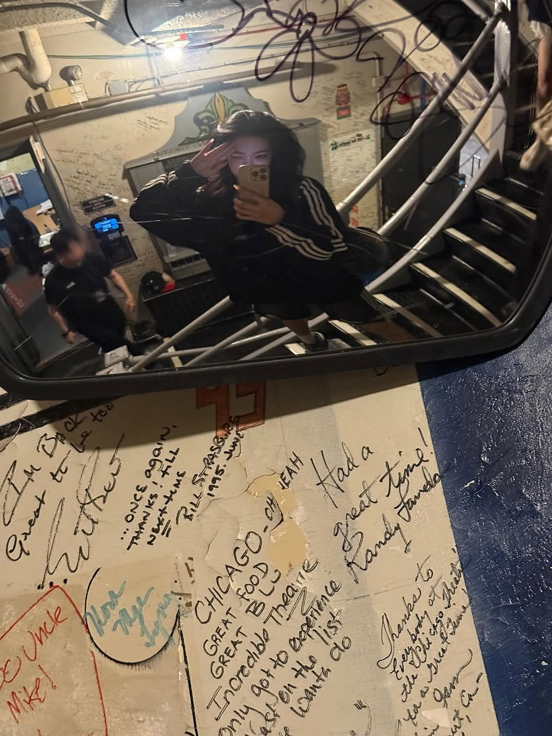 Photo by 백지헌 on September 30, 2025. May be an image of ‎rearview mirror, mirror, windshield and ‎text that says '‎神し製 ن +ال TH+temE +tems KILL Ztthes agan 卡L STRASS ١مابة Jung ONCE Hada timnh! Fanela CHICAGO GREAT_FOOD FoOD Theare Uncle GREAT GREAT Incredible dible expentence Mike! gotto the list do nly ر5 astenth en wanta‎'‎‎.