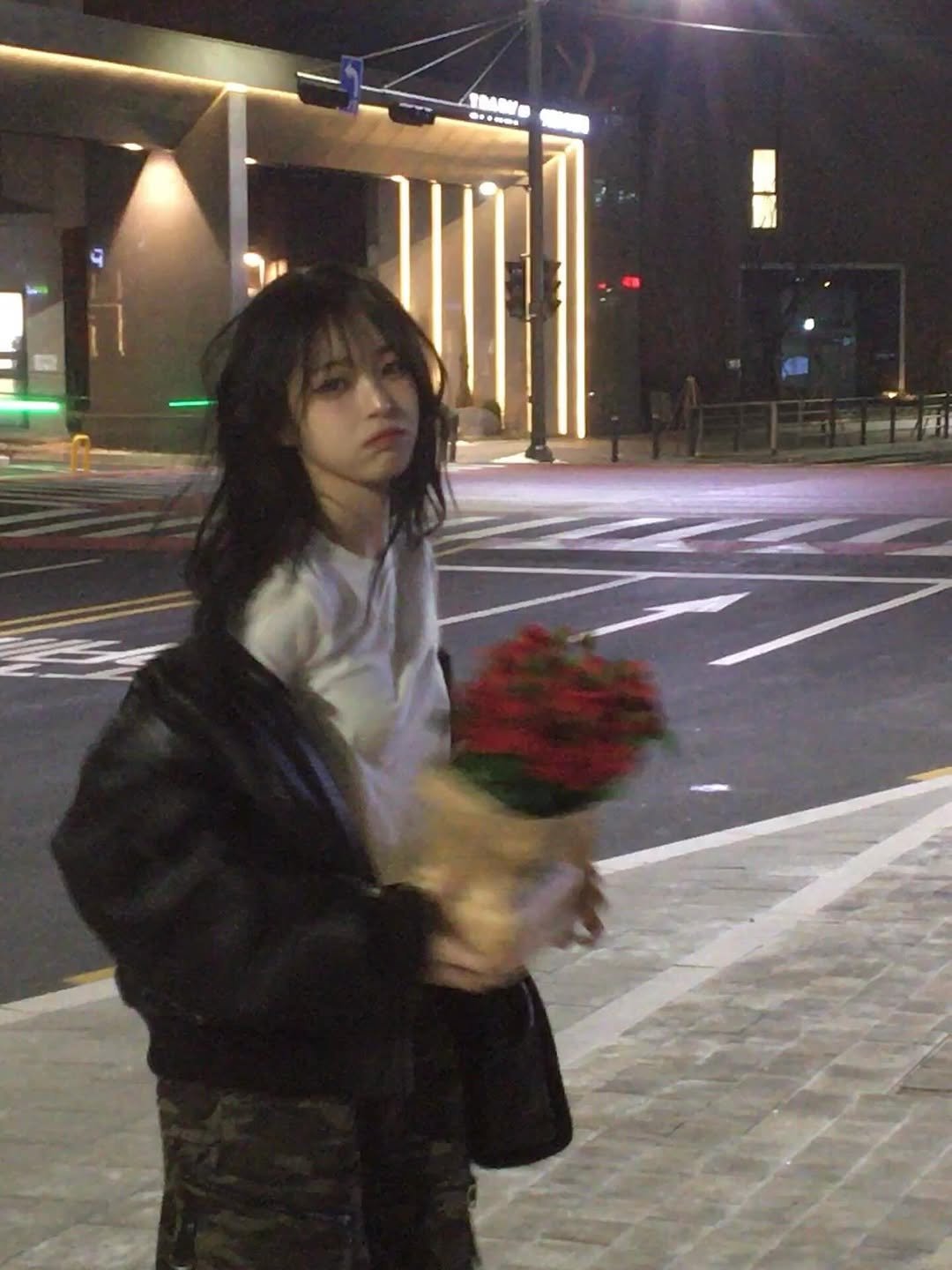 Photo by 백지헌 on February 06, 2026. May be an image of parka, cigarette, military uniform, prairie gentian, baby's-breath, white lily, rose, street and text.