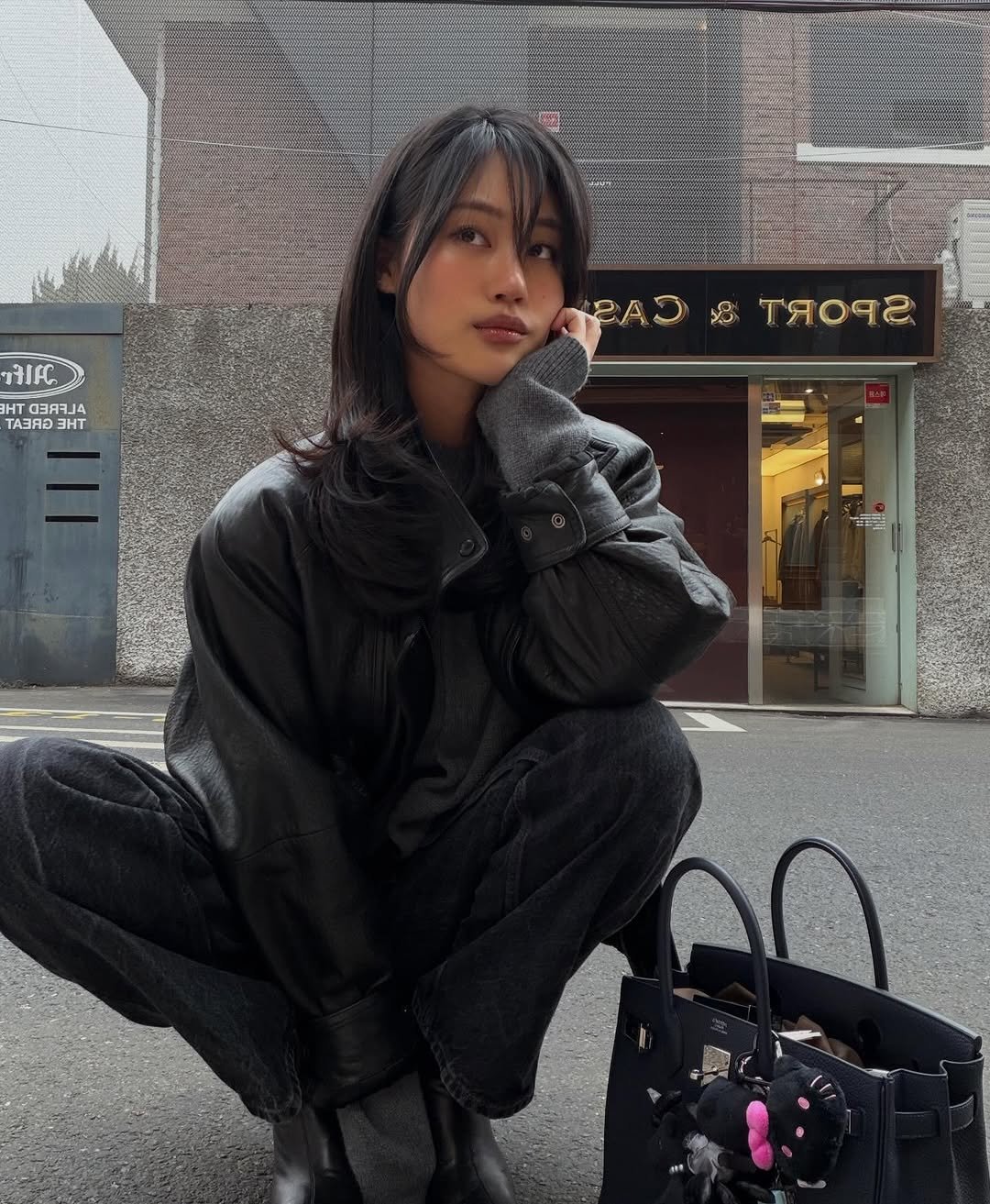 Photo by JIHOON KIM (지훈이 ₊˚⊹♡) on February 14, 2026. May be an image of duffle coat, overcoat, parka, turtleneck, boots and text.