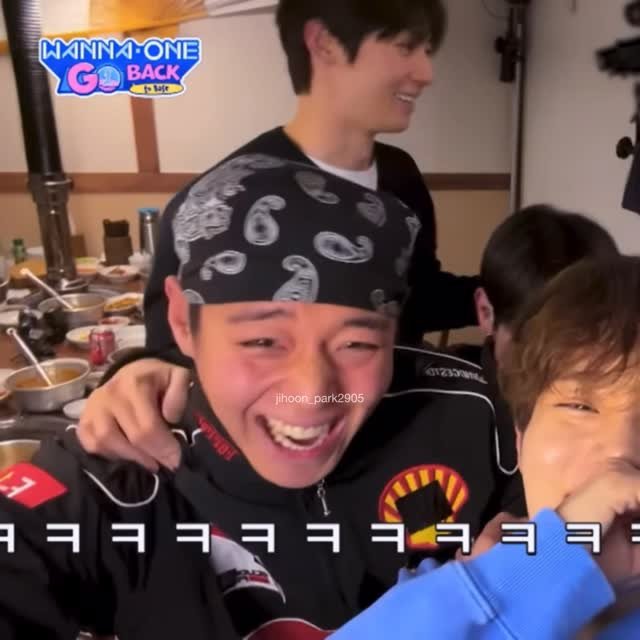 jihoon_park2905_ 게시물 이미지: ketawa sampe ngik ngik gak tuh si Jihoon🤌🤣😭
he...